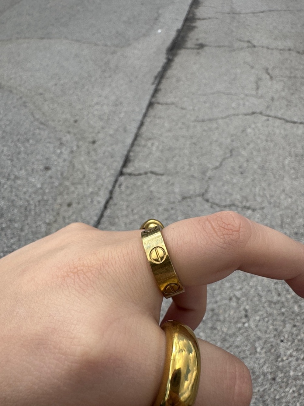 Gold Screw Motif Band Ring - Women Jewelry Doesn’t tarnish - Picture 7 of 8